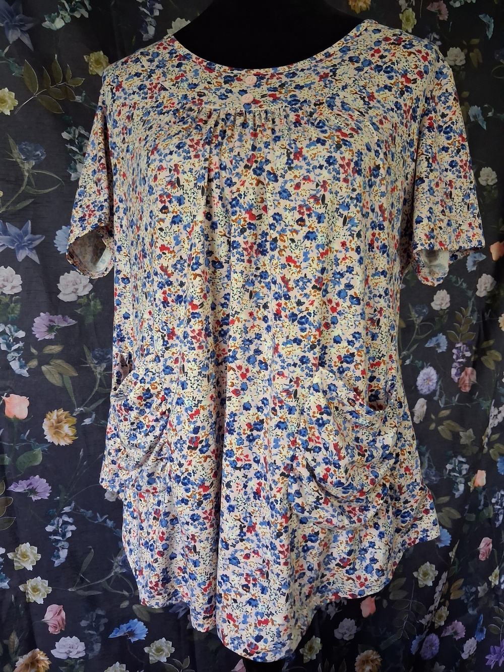 Floral Scoop Neck Women's Top in Multicolor
